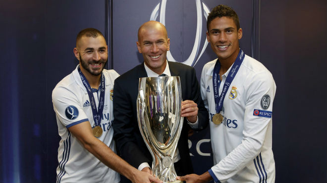 NÓNG: Real mang siêu đội hình đấu M.U, có cả Ronaldo