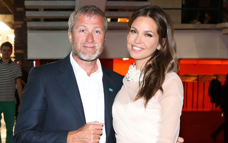 Ông chủ Chelsea, tỷ phú Abramovich bỏ vợ trẻ kém 15 tuổi