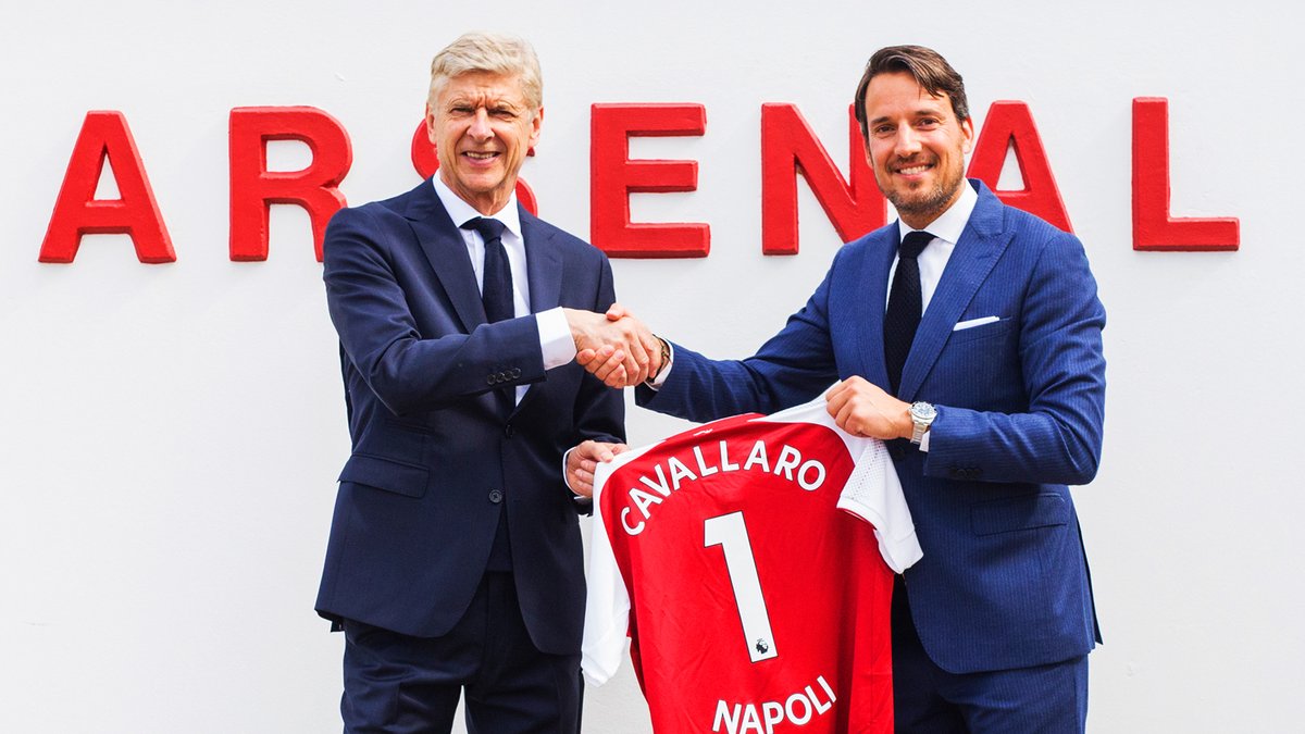 Arsenal có nhà tài trợ áo vest mới
