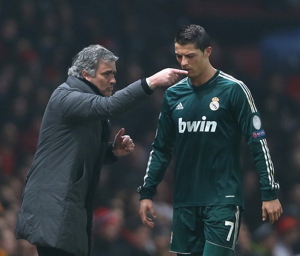 Ngày còn giúp Real đánh bại Man United, Mourinho dùng đội hình nào?