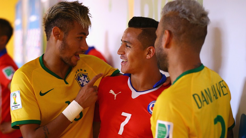 Paris SG dùng Neymar và Alves để lôi kéo Alexis Sanchez