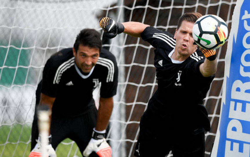 Ảnh bài viết Hồi phục chấn thương, Szczesny tranh thủ biểu diễn trước mặt Buffon 