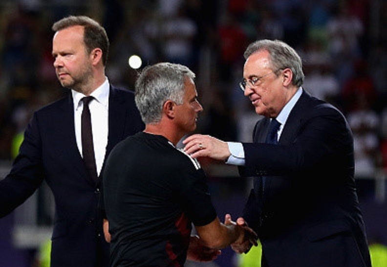 Ảnh bài viết Real hả hê bên chiếc Siêu cúp châu Âu, Mourinho được chủ tịch Perez an ủi