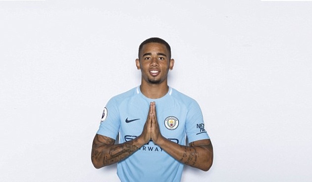 Ảnh bài viết Gabriel Jesus hào hứng chụp ảnh giới thiệu mùa giải mới