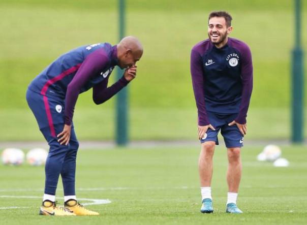 Ảnh bài viết Tân binh Bernardo Silva liên tục pha trò trên sân tập của Man City