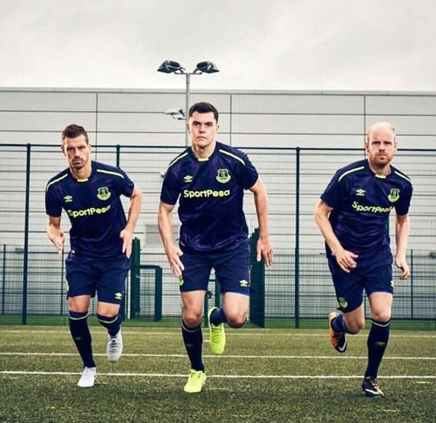 Everton chọn cách độc, lạ để công bố mẫu áo đấu thứ ba