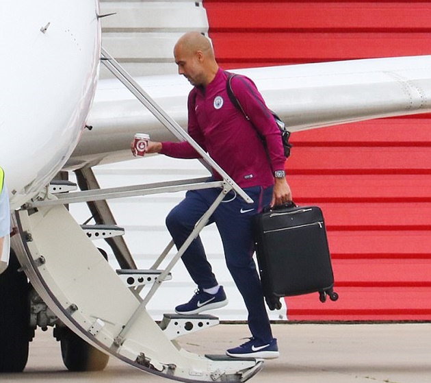 Ảnh bài viết Pep uống cà phê thư giãn trước khi dẫn đội bay đến Brighton