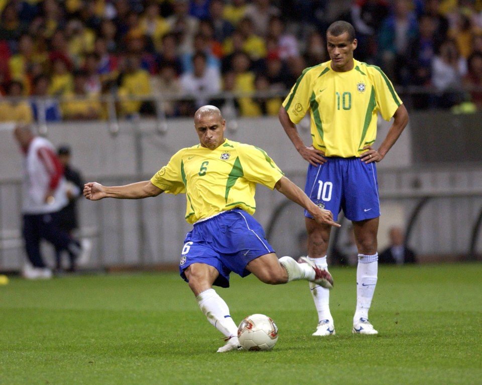 Roberto Carlos - Cơn ác mộng của các cầu thủ lập hàng rào