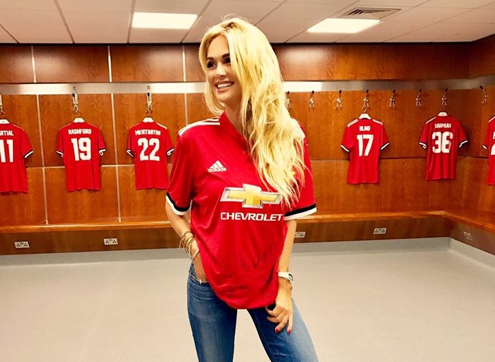 'Người tình tin đồn' của Mkhitaryan khoe dáng nuột nà tại phòng thay đồ Man Utd