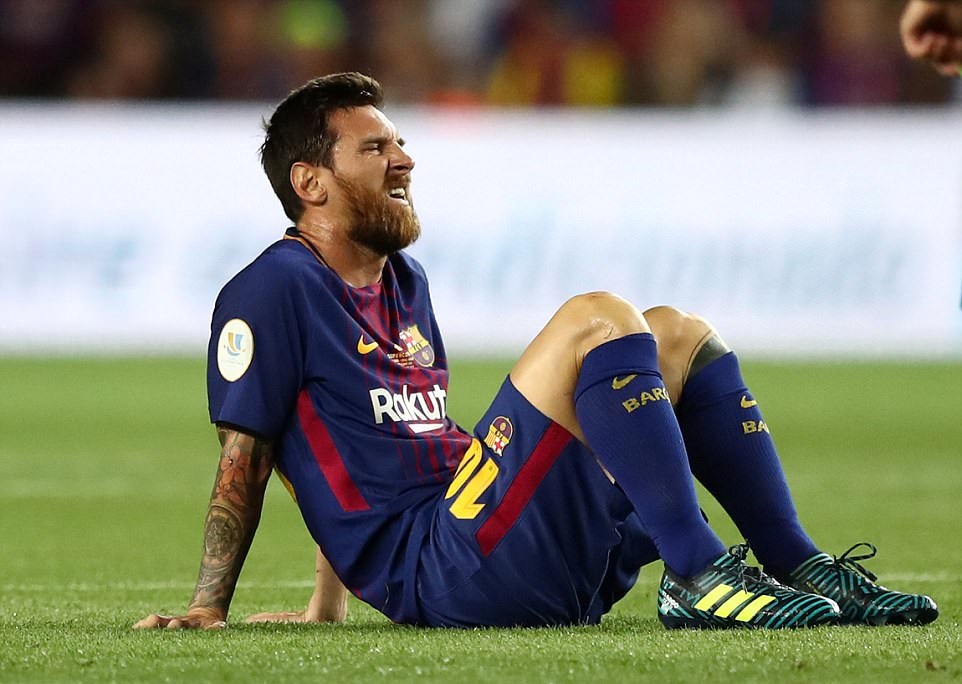 Ảnh bài viết Ronaldo cười khẩy sau khi rời sân, Messi nhăn nhó nhận thất bại
