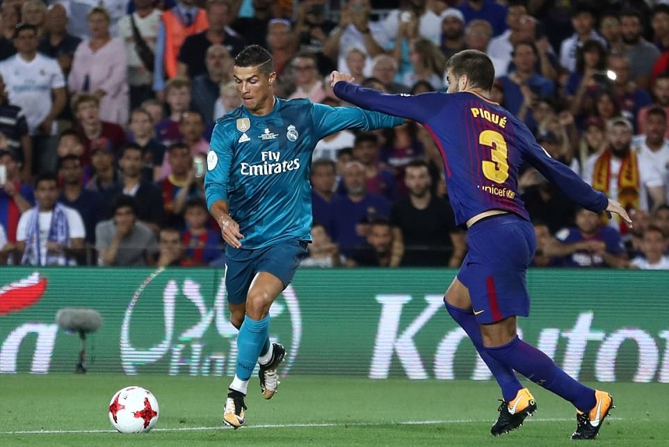 Ronaldo ghi bàn rồi nhận thẻ đỏ, Real đè bẹp Barca ngay tại Camp Nou