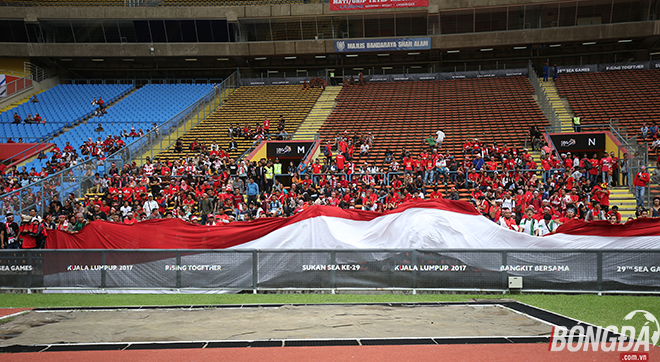 CĐV Indonesia mang "vũ khí" lợi hại đe dọa Thái Lan