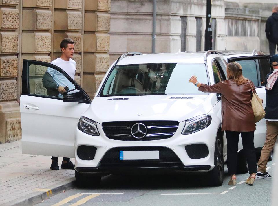 Ảnh bài viết Mê tiệc tùng, dàn sao Man Utd bị cảnh sát 'hốt trọn ổ'