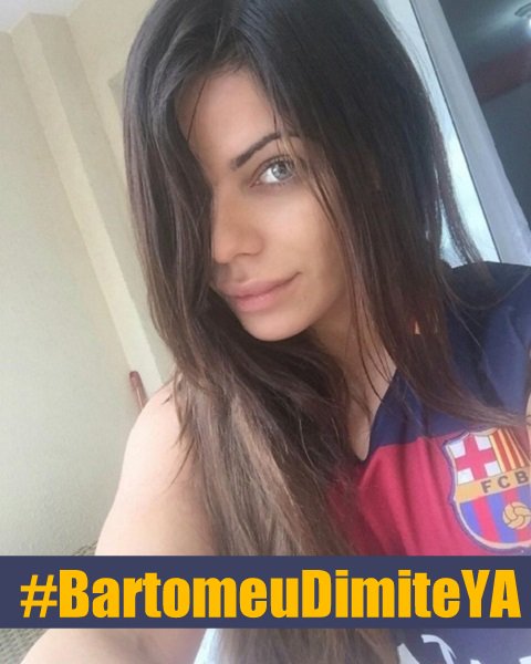 Miss Bumbum cởi đồ để... kêu gọi Bartomeu từ chức