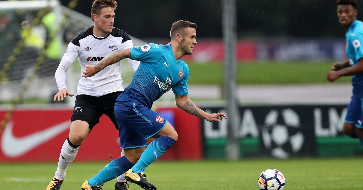Thần đồng 17 tuổi Arsenal lu mờ các đàn anh