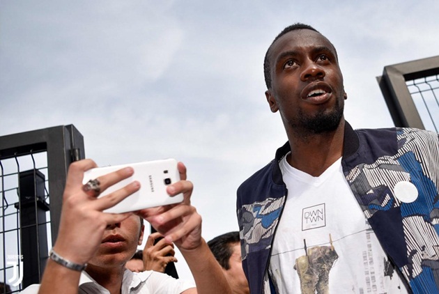 Ảnh bài viết Matuidi bị CĐV bao vây trong ngày đầu đến Juventus