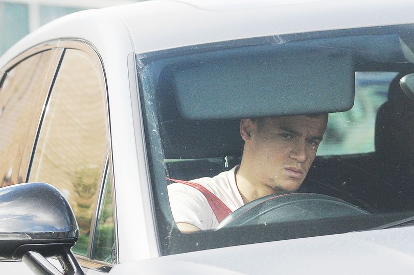 Ảnh bài viết Nhìn Coutinho cau có trở lại tập, CĐV Liverpool chỉ muốn bán ngay