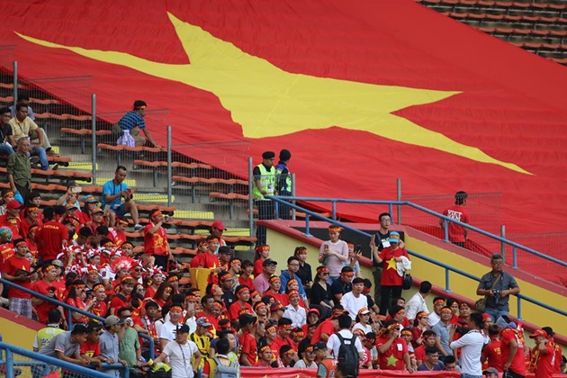 Ảnh bài viết U22 Việt Nam lại thắng, khán đài Shah Alam rực đỏ
