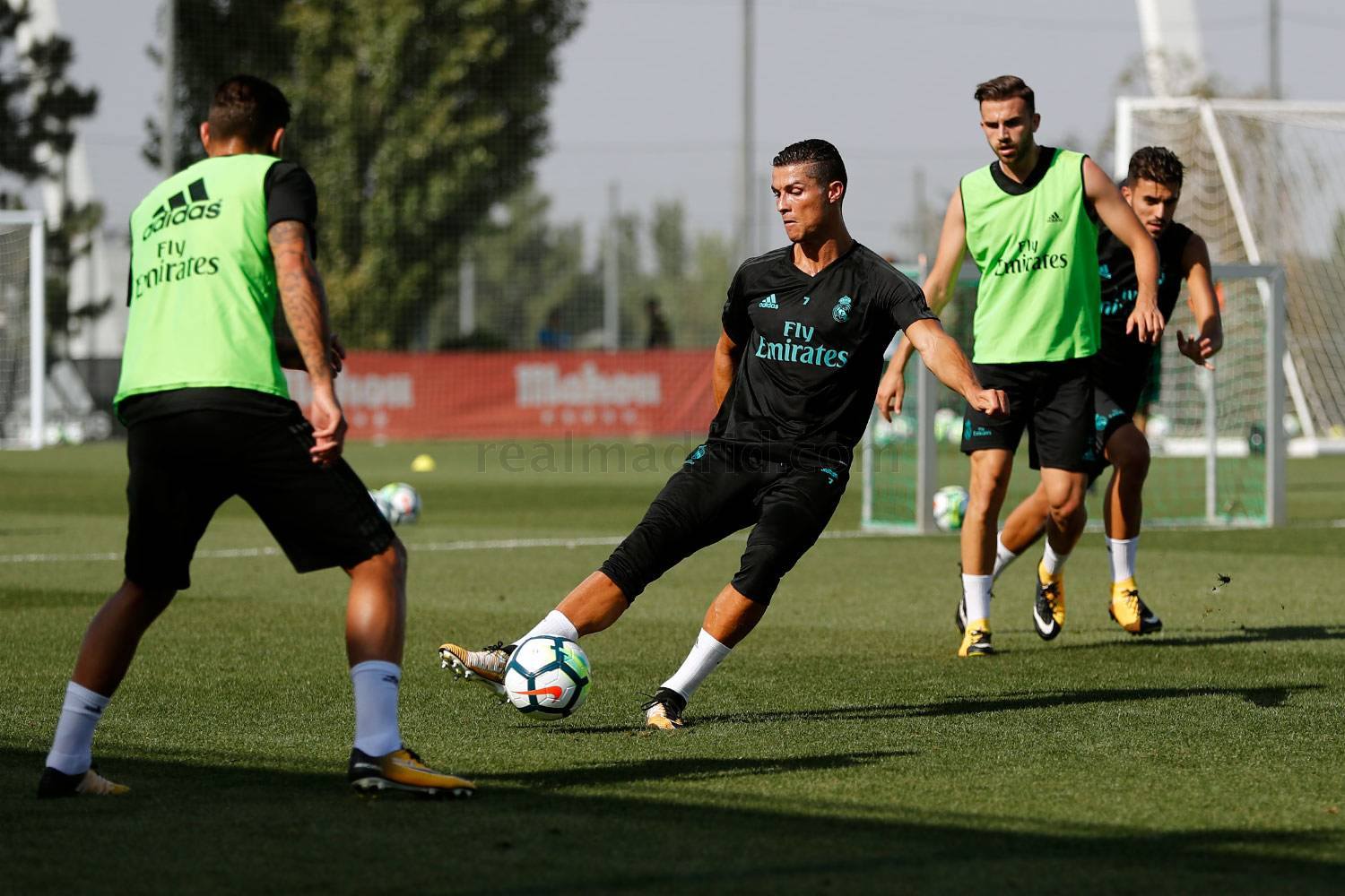 Ảnh bài viết Bị cấm thi đấu, Ronaldo vẫn miệt mài tập luyện cùng Real