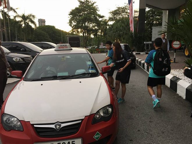 Cộng động đồng loạt chỉ trích những 'trò bẩn' của chủ nhà Malaysia