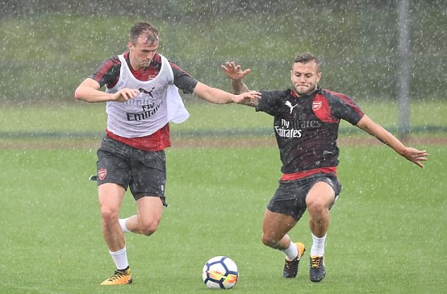 Ảnh bài viết Wilshere tái xuất, Arsenal tập luyện dưới cơn mưa rào