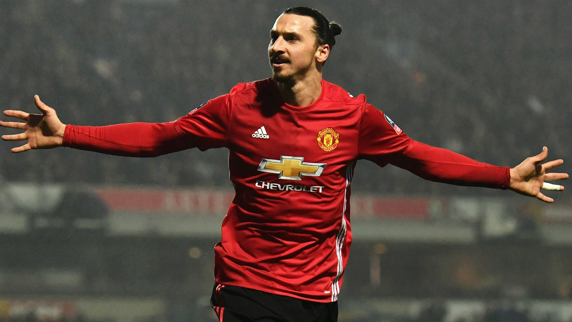 Ảnh bài viết Ấn định thời điểm Ibrahimovic ký hợp đồng với Man Utd