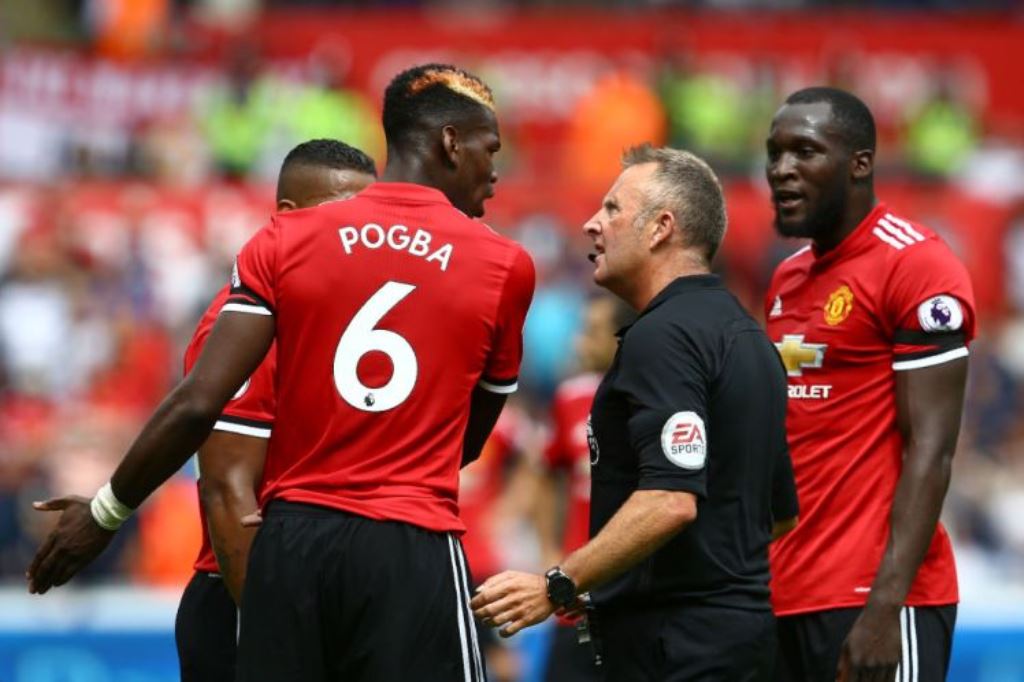 Ảnh bài viết Fan Quỷ đỏ mỉa mai Lukaku chạm bóng quá tệ khiến Pogba suýt bị đuổi