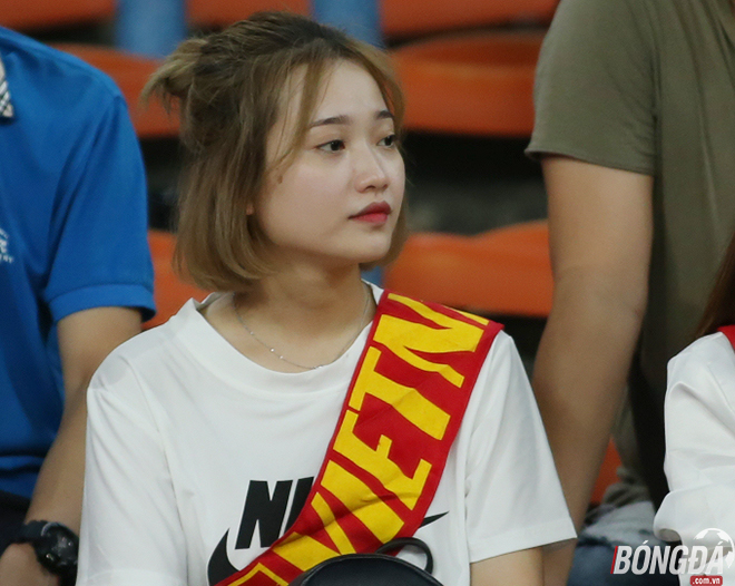 Hotgirl Việt tại Malaysia phát sốt với pha solo ghi bàn  của Công Phượng