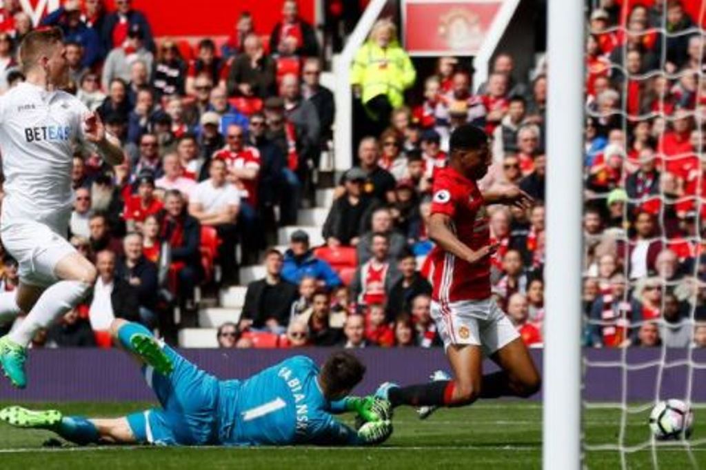 Ảnh bài viết Lí do Marcus Rashford bị la ó trên sân Swansea