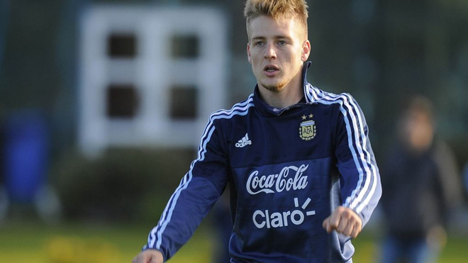 Thiên nga trắng muốn gây SỐC với nhạc trưởng U20 Argentina