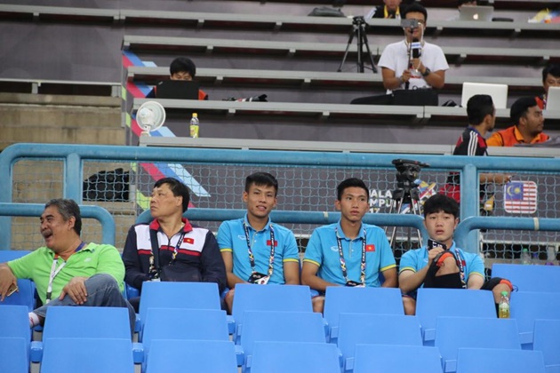 Ảnh bài viết Văn Hậu, Xuân Trường "bó gối" nhìn U22 Việt Nam hạ U22 Philippines