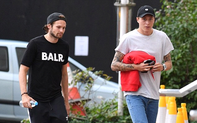 Ảnh bài viết Daley Blind dẫn Lindelof đi "giải ngố" sau thắng lợi trước Swansea