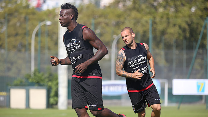01h45 ngày 23/05, Nice vs Napoli: Balotelli, Sneijder, niềm hy vọng cuối cùng