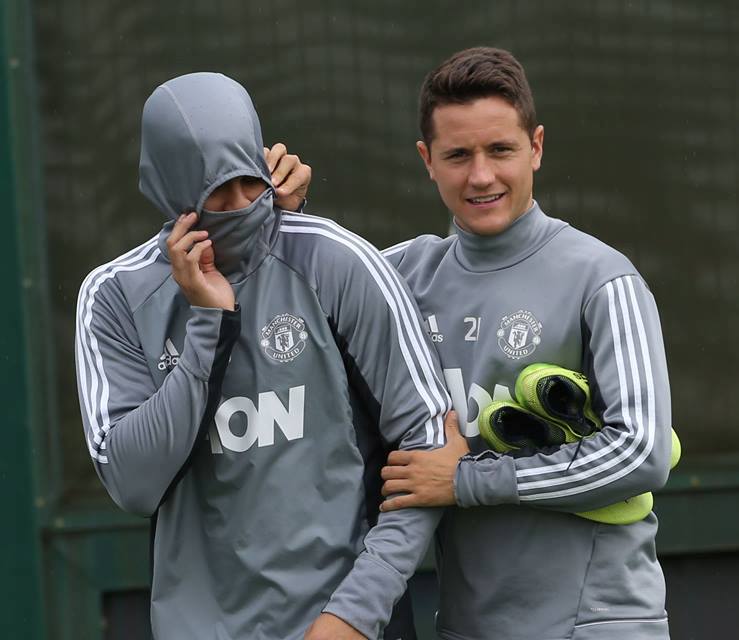 Ảnh bài viết 'Người bí ẩn' trở lại, xuất hiện trên sân tập Man Utd