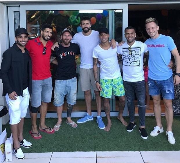 Ảnh bài viết Messi, Suarez hội ngộ Neymar, ban lãnh đạo Barca 'sôi máu'