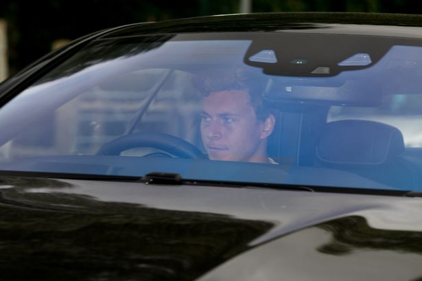 Ảnh bài viết Lindelof mặt vẫn như đưa đám đến sân tập của Man Utd