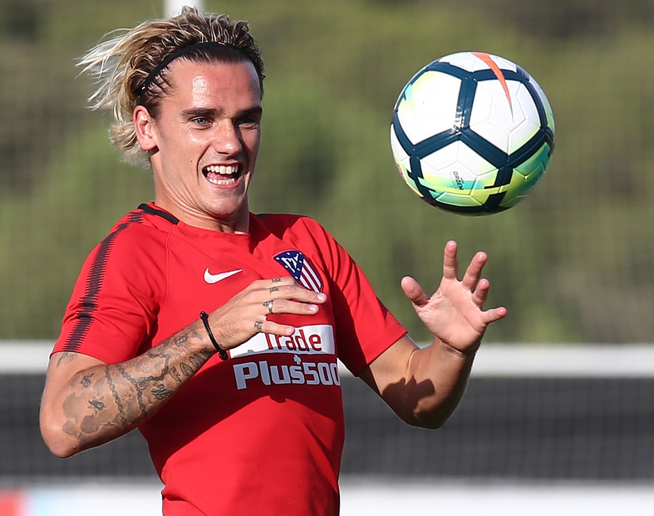 Ảnh bài viết Ra quân không như ý, Griezmann tìm niềm vui trên sân tập