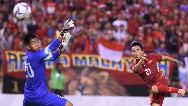 Ảnh bài viết Tuấn Tài đá chính, NHM Việt Nam phản ứng thế nào?