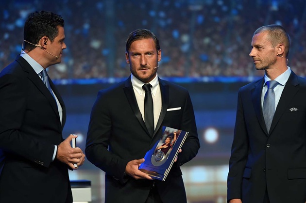 Ảnh bài viết Francesco Totti "xuống sắc" trong ngày ẵm giải "Cống hiến" 