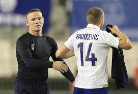 Từ chối đổi áo, Rooney khiến đối thủ thất vọng trên sân