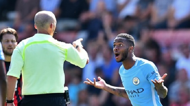 Ảnh bài viết HLV Pep Guardiola yêu cầu trọng tài giải thích thẻ đỏ của Sterling