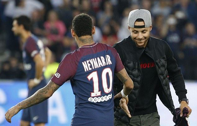 Ảnh bài viết PSG 3-0 Saint-Etienne: Ngày Cavani che mờ Neymar