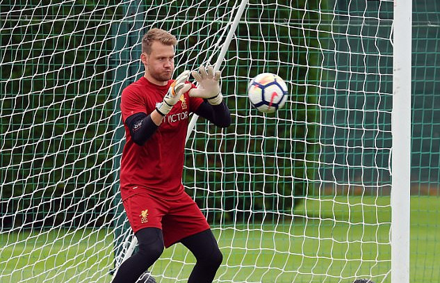 Fan Liverpool sửng sốt, khi Mignolet bị loại khỏi trận đấu với Arsenal