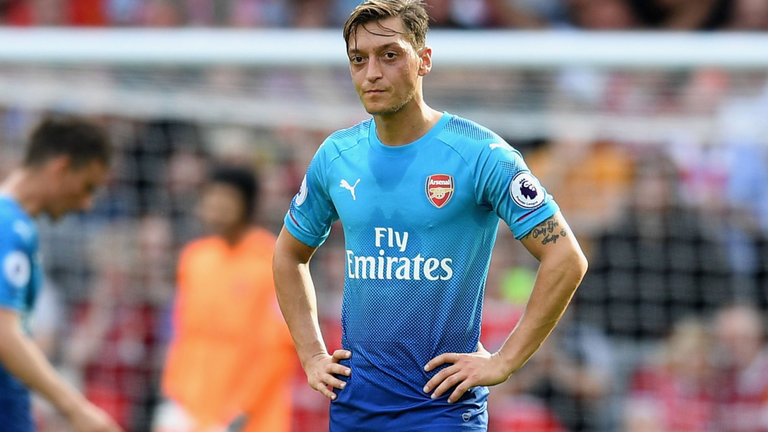 Ảnh bài viết Arsenal thảm bại, Ozil đăng đàn xin lỗi NHM