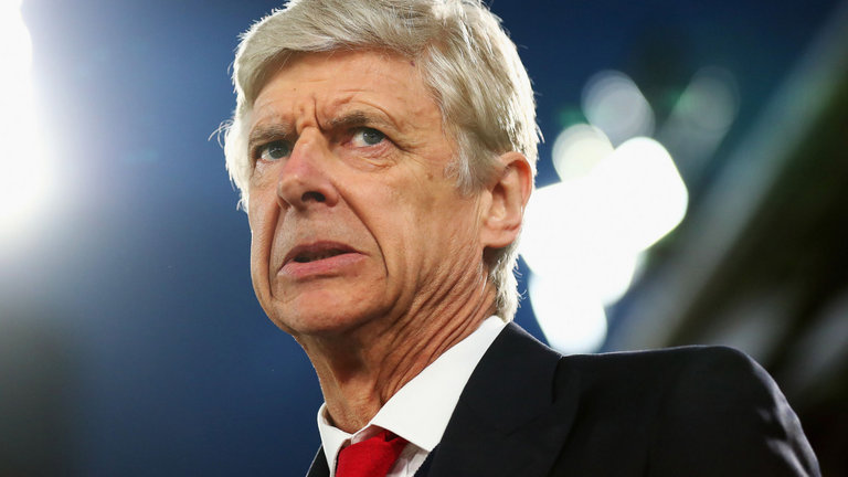 Những HLV sắp bay ghế tại Anh: Wenger đang dẫn đầu?