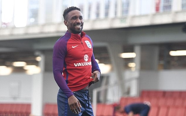 Jermain Defoe vui ra mặt trong ngày trở lại tuyển Anh