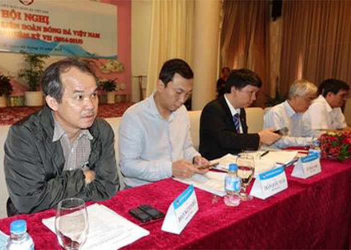 Chờ bầu Đức rủ từ chức