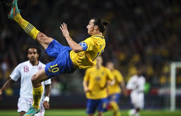 Góc siêu phẩm: Pha ngã người móc bóng thần sầu của Ibrahimovic vs Anh