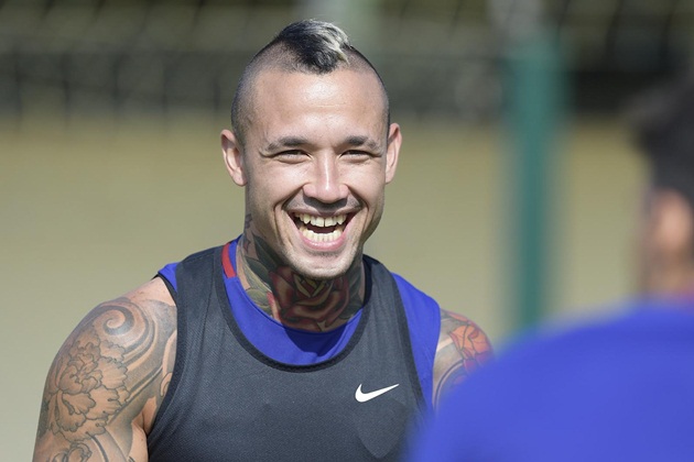 Ảnh bài viết Không lên tuyển, Nainggolan 'quẩy' hết mình tại sân tập Roma