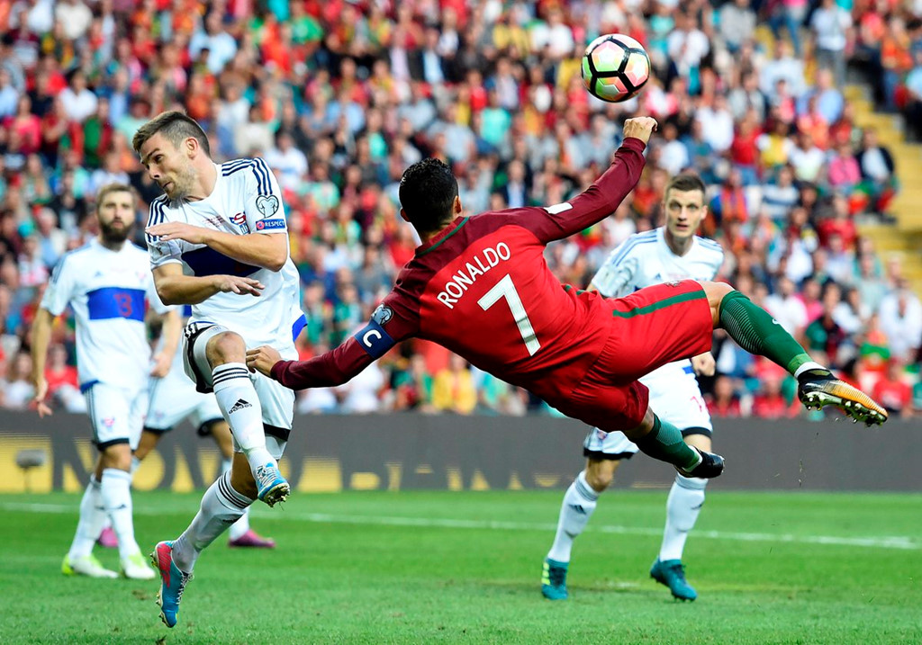 Bản tin Bóng Đá ngày 1.9 | Lập Hattrick, Ronaldo đi vào lịch sử bóng đá